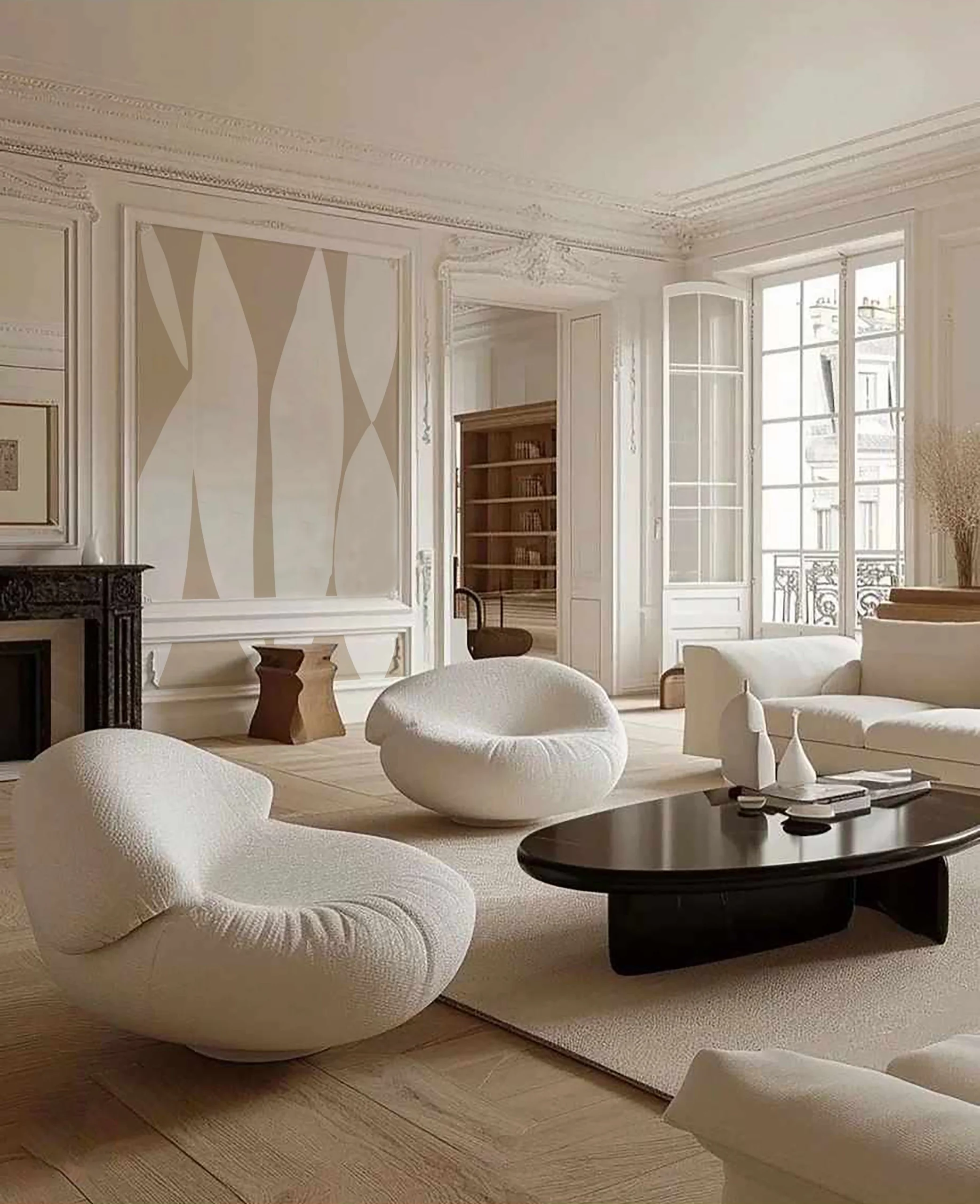 Illustration de la collection Art et Design par le papier peint CALICOT, motif graphique beige et blanc dans un salon lumineux et épuré.