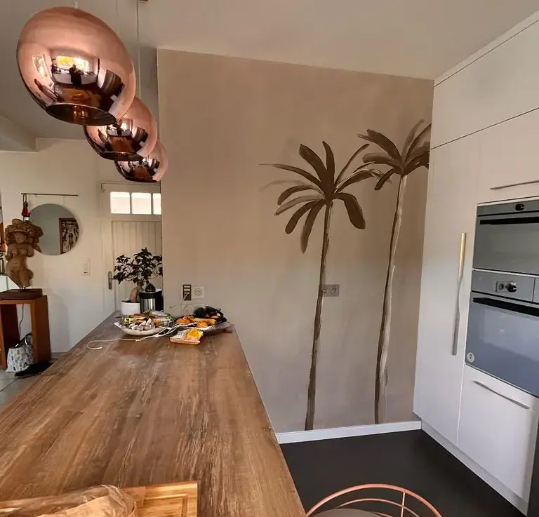 Retour client après la pose du papier Li dans la cuisine, pour un rendu tropical.